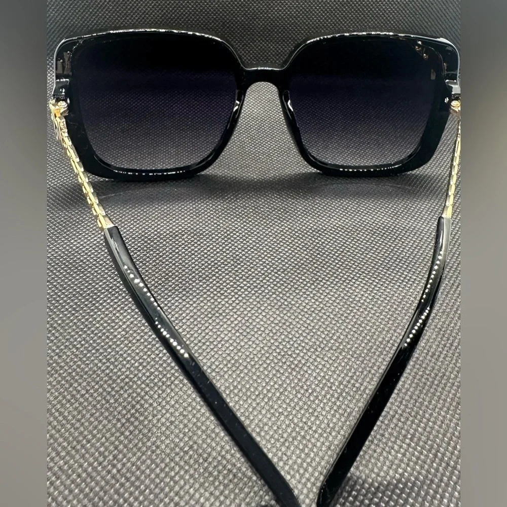 ✨🖤Chic Black Oversized Square Sunglasses w/ Gold Chain Detail | UV Protection✨